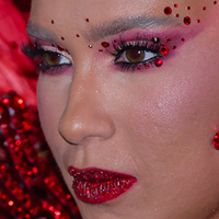 ‘Andando toda envergada': costeiro de 12 kg de Virgínia Fonseca em estreia na Grande Rio divide opiniões; web aponta influencer ‘extremamente agoniada’