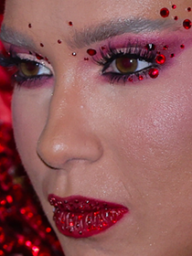 ‘Andando toda envergada': costeiro de 12 kg de Virgínia Fonseca em estreia na Grande Rio divide opiniões; web aponta influencer ‘extremamente agoniada’