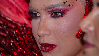 ‘Andando toda envergada': costeiro de 12 kg de Virgínia Fonseca em estreia na Grande Rio divide opiniões; web aponta influencer ‘extremamente agoniada’