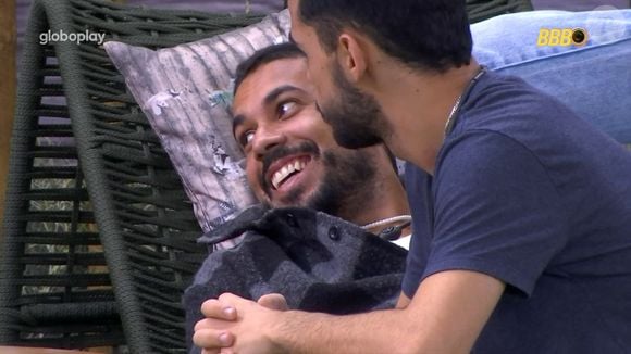 Em clima de descontração, Maike, Renata e João Pedro trocaram confidências — e o que parecia um simples bate-papo virou mais um jogo de flertes do nadador com a loira!