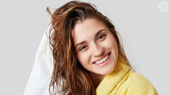 Quem tem cabelos muito finos deve lavar o cabelo em dias alternados, aponta médica dermatologista