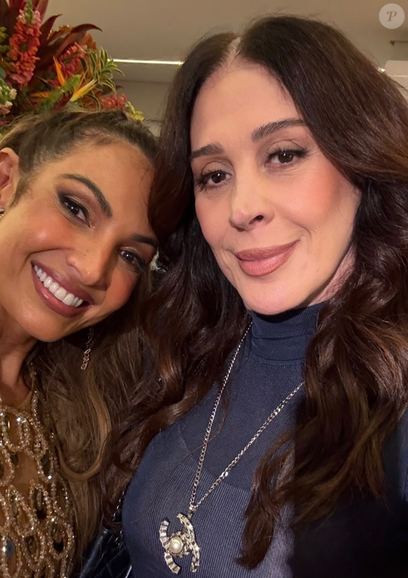 Patrícia Poeta posa com Claudia Raia durante a festa de 50 anos da apresentadora, realizada em São Paulo com roda de samba e feijoada
