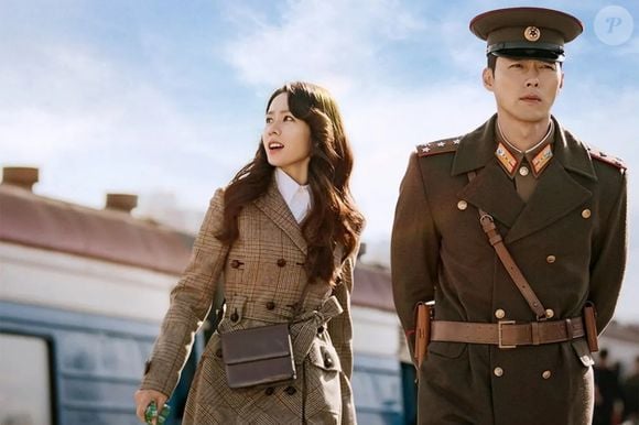 'Pousando no Amor' é um clássico romance entre uma empresária que acaba caindo na Coreia do Norte e um militar