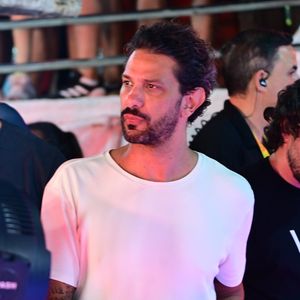 Tiago Maia acompanhou toda a apresentação de Ivete Sangalo em cima do trio elétrico, fortalecendo as especulações sobre o romance