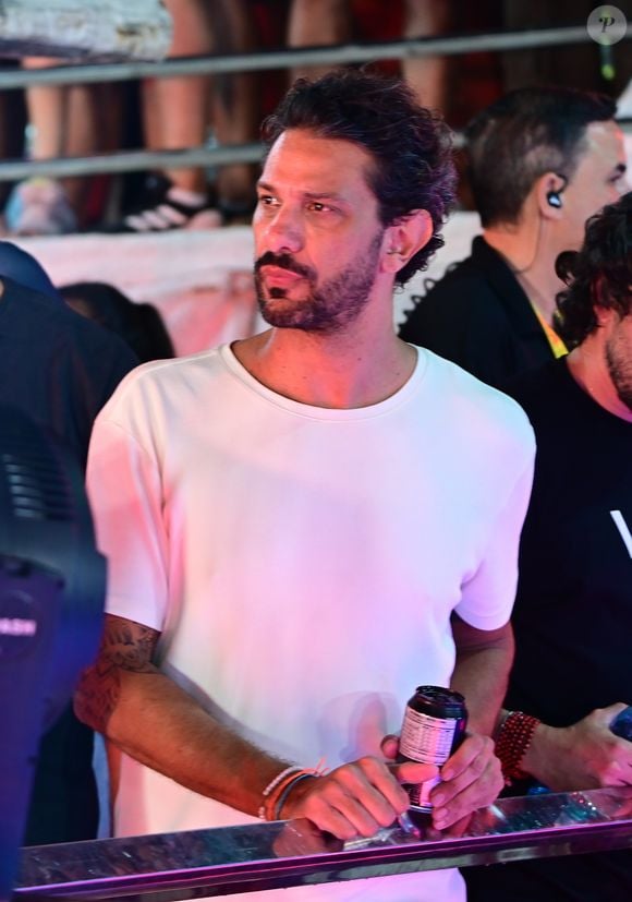 Tiago Maia acompanhou toda a apresentação de Ivete Sangalo em cima do trio elétrico, fortalecendo as especulações sobre o romance