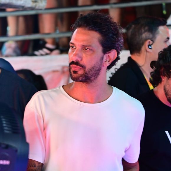 Tiago Maia acompanhou toda a apresentação de Ivete Sangalo em cima do trio elétrico, fortalecendo as especulações sobre o romance