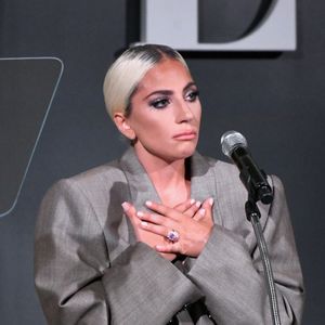 Em vídeo que está viralizando nas redes, um fã mostra Lady Gaga e seu noivo supostamente discutindo durante jantar no Copacabana Palace, onde está hospedada.