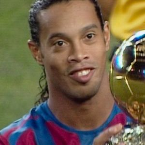 Quando o filho nasceu, em 2005, Ronaldinho Gaúcho jogava pelo Barcelona e estava no auge da sua carreira