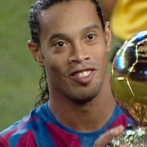 Quando o filho nasceu, em 2005, Ronaldinho Gaúcho jogava pelo Barcelona e estava no auge da sua carreira