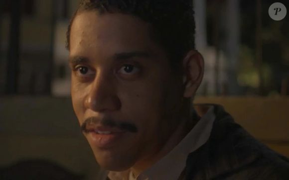 Basílio chantageia Juliano e exige um cargo na Perfumaria Carioca