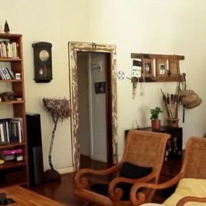 Casa de Marcos Palmeira é focada na decoração artesanal e tem até uma lareira na sala