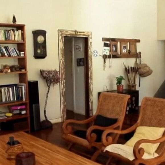 Casa de Marcos Palmeira é focada na decoração artesanal e tem até uma lareira na sala