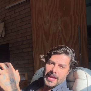 Renan Oliveira usou o Instagram para rebater Boninho depois de ser chamado de mala e pentelho pelo diretor ao comentar a desclassificação de Ana Paula Renault no BBB 16