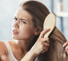 'Escovar várias vezes ao dia não fortalece o fio': hairstylist faz alerta e explica como desembaraçar o cabelo e evitar quebra, frizz e danos invisíveis aos fios na rotina diária