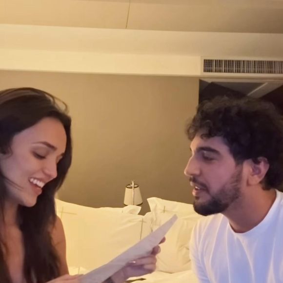 Rafa Kalimann surpreendeu Nattanzinho em vídeo no Instagram, emocionando o cantor com a notícia da gravidez