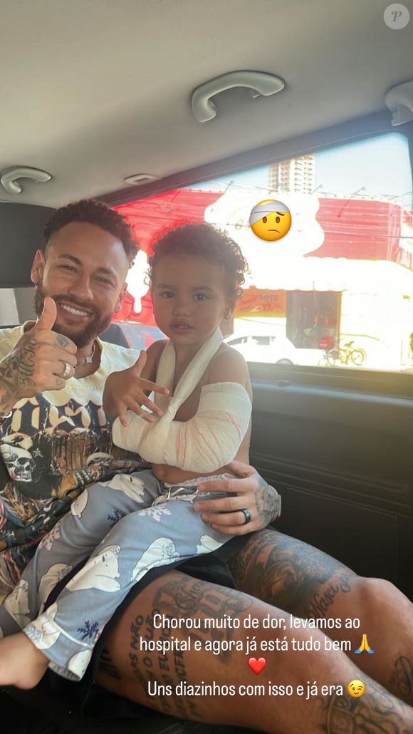 Neymar mostrou Mavie com o braço engessado e contou que a filha precisou ir ao hospital após um acidente
