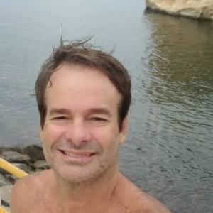 Fernando Gil é formado em Economia e concursado da Fiocruz.