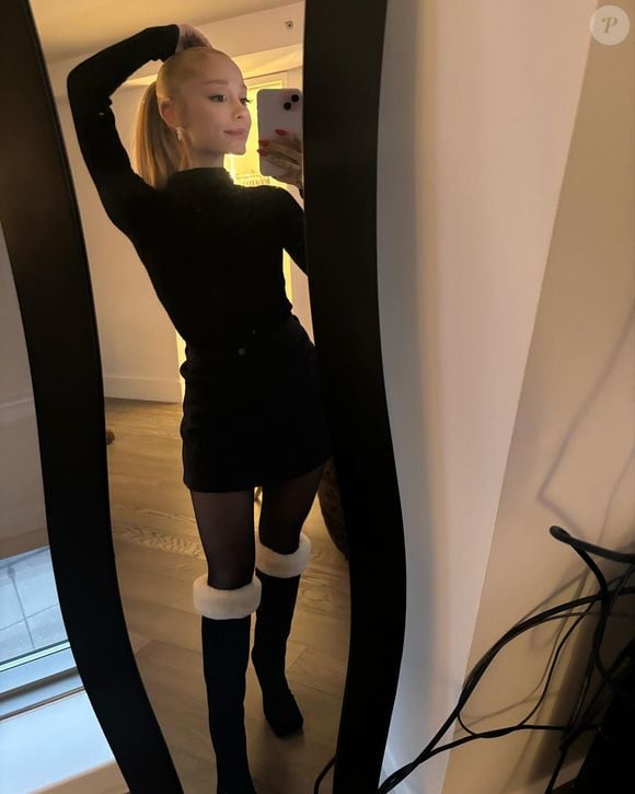 Fãs especulavam que Ariana Grande usava laces devido ao seu rabo de cavalo