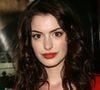 2005: Anne Hathaway caprichou no batom para este evento nos Estados Unidos