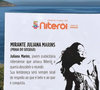 A cidade de Niterói eternizou o nome de Juliana Marins, jovem niteroiense vítima de um acidente trágico no Monte Rinjani, na Indonésia, ao batizar o mirante e a trilha de acesso à Praia do Sossego, em Camboinhas, com seu nome