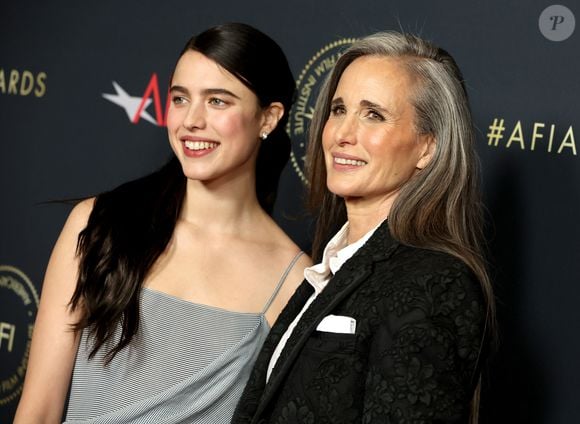 E poucos sabem, mas Andie MacDowell é mãe de Margaret Qualley, a intérprete de Sue no filme 'A Substância'