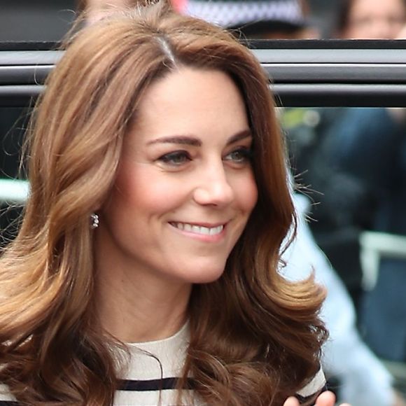Kate Middleton está sempre com o cabelo impecável em eventos externos