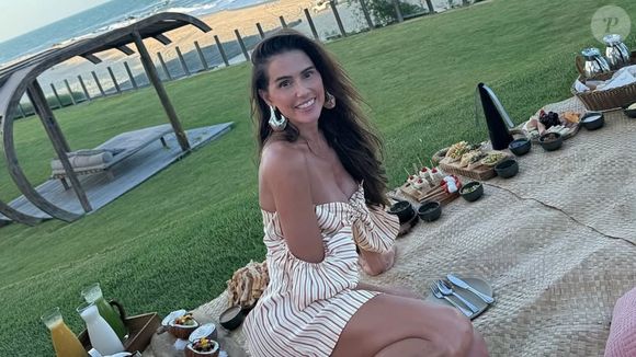 Deborah Secco revelou que sempre teve cabelo fino e que a exigência de pintar e aplicar megahair prejudicou ainda mais sua saúde capilar.