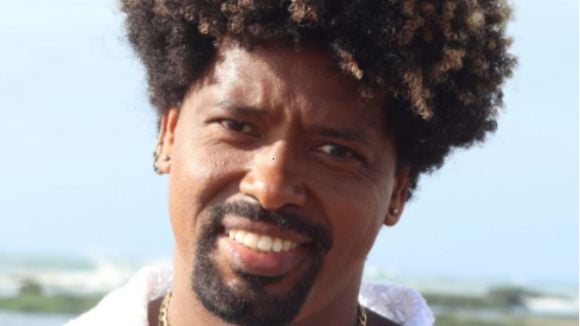 A inesperada conexão de Luciano Huck e Alicia Keys com Leandro, da Casa de Vidro do 'BBB 26'; ex-morador de rua, candidato já fez novela da Globo