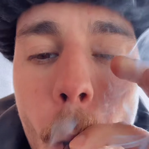 Os recentes comportamentos e até mesmo a aparência de Justin Bieber levantaram rumores de que o cantor estaria abusando das drogas.