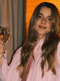 Parecem o Adidas Samba, mas são os novos tênis cor berinjela da marca que melhor se adaptam ao seu guarda-roupa cápsula