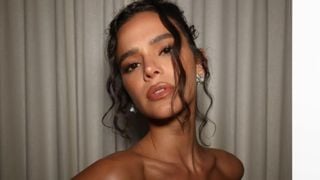 Vegano, com Baunilhha, Pitaia Exótica e Peônia Cereja: por que o Novo Perfume Favorito de Bruna Marquezine Combina Tanto Com A Primavera 2025?