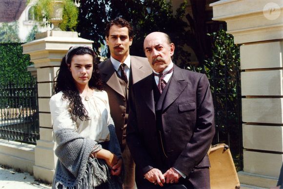 Giuliana (Ana Paula Arósio), Francesco (Raul Cortez) e Marco Antônio (Marcello Antony): elenco da novela 'Terra Nostra'