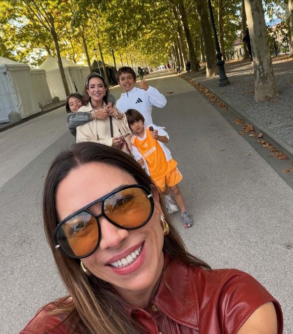 Patricia Abravanel compartilhou momentos da viagem à Itália e ressaltou a importância da presença dos filhos e da mãe em sua vida. Segundo o Alô Alô Bahia, a apresentadora escreveu 'Ainda bem que a gente tem a gente!' em uma publicação que recebeu manifestações de carinho e solidariedade nas redes sociais