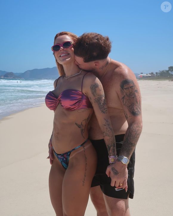 Recentemente, Thaís Vasconcellos mostrou o resultado do seu emagrecimento em fotos na praia com Ferrugem