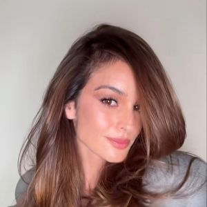 Internautas voltaram a comentar a aparência de Izabel Goulart após a modelo compartilhar novos vídeos nas redes sociais; muitos apontaram diferença em relação ao visual exibido em Cannes