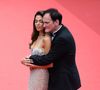 Quem é a mulher de Quentin Tarantino, 20 anos mais nova? Casal agarradinho e beleza da atriz roubam a cena no Festival de Cannes 2025