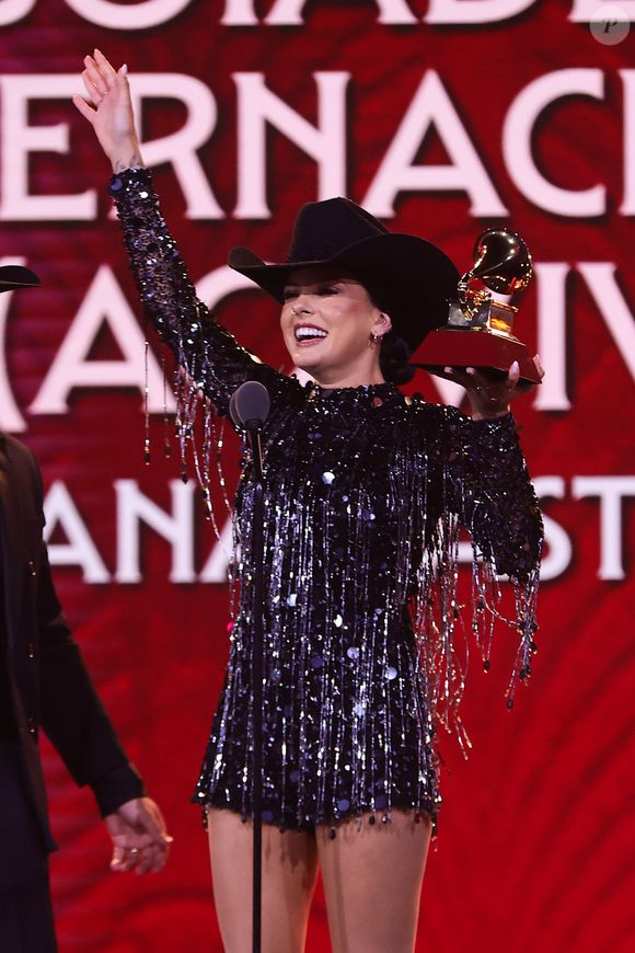 Ana Castela chorou ao ganhar Grammy Latino de Melhor Álbum de Música Sertaneja