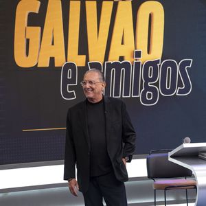 Galvão Bueno foi diagnosticado com pneumonia