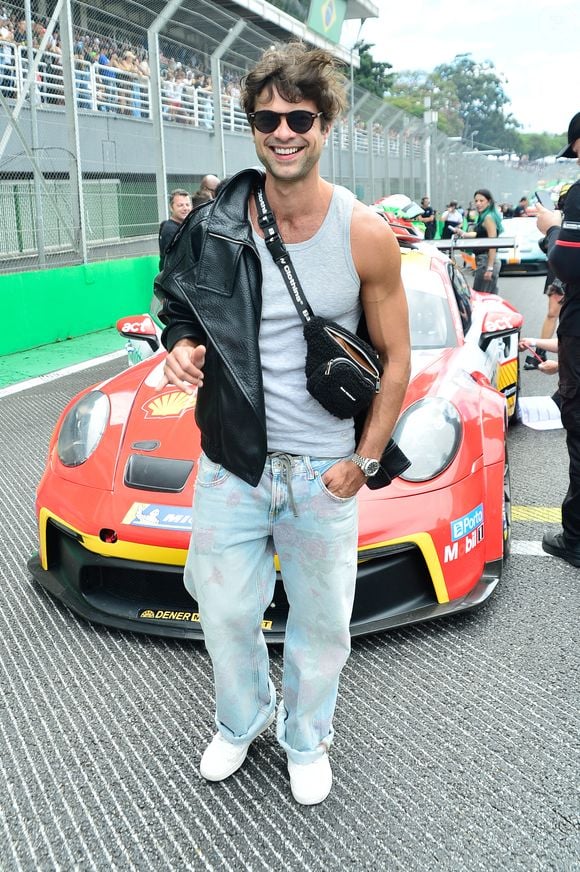 Ator Victor Sparapane foi mais um famoso a prestigiar corrida de Porsche