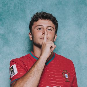 Depois da partida, João Neves, que marcou o primeiro gol de Portugal na Copa, causou ao se autodeclarar o melhor jogador do time