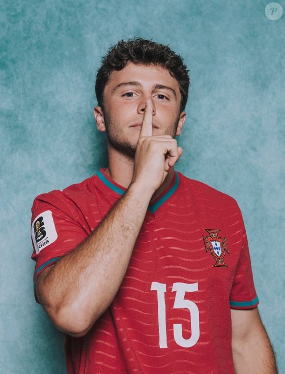 Depois da partida, João Neves, que marcou o primeiro gol de Portugal na Copa, causou ao se autodeclarar o melhor jogador do time
