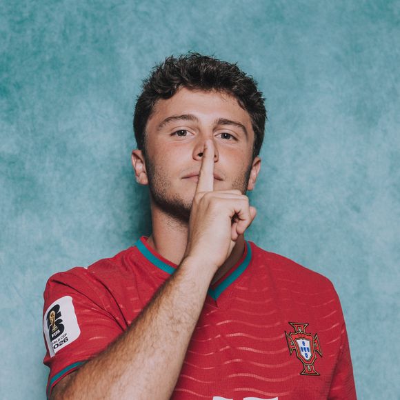 Depois da partida, João Neves, que marcou o primeiro gol de Portugal na Copa, causou ao se autodeclarar o melhor jogador do time