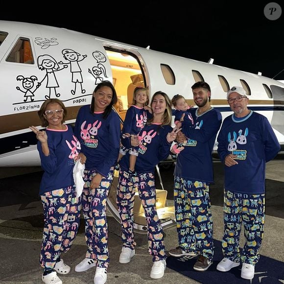 "A informação publicada a respeito do avião de Virgínia e Zé Felipe não procede. A aeronave que aparece no vídeo, que tem circulado nas redes sociais, não é mais do ex-casal", esclareceu a assessoria de Virgínia