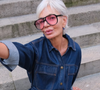 As sandálias minimalistas, confortáveis e elegantes para mulheres com mais de 50 anos: são da Skechers e minha mãe já quer usá-las o tempo todo com saias ou calças largas