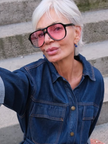 As sandálias minimalistas, confortáveis e elegantes para mulheres com mais de 50 anos: são da Skechers e minha mãe já quer usá-las o tempo todo com saias ou calças largas