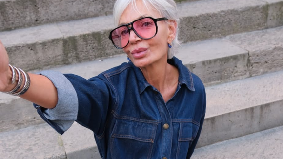 As sandálias minimalistas, confortáveis e elegantes para mulheres com mais de 50 anos: são da Skechers e minha mãe já quer usá-las o tempo todo com saias ou calças largas