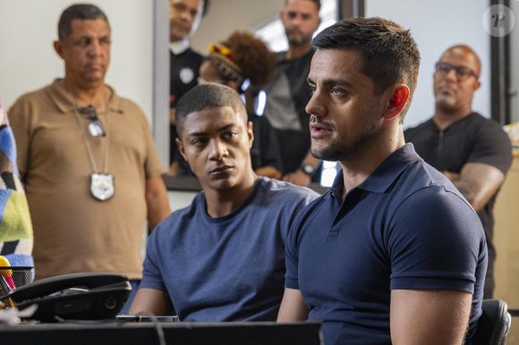 Na companhia de Marlon (Humberto Morais), Danilo (Felipe Simas) depõe contra Jaques (Marcello Novaes), assassino de Abel.