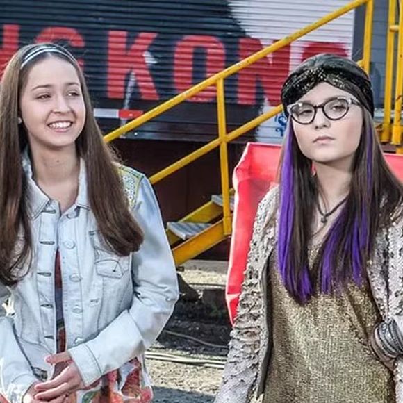 Recentemente, a atriz Mharessa, conhecida por seu trabalho como dublê de Larissa Manoela na novela "Cúmplices de um Resgate", trouxe à tona uma questão delicada ao compartilhar publicamente sua experiência de perseguição nos últimos dois anos.