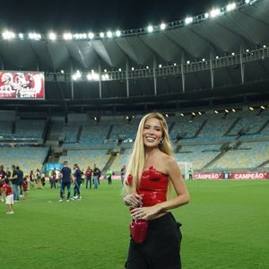 Karoline Lima, mãe da filha de Éder Militão, reagiu após Tainá Costa, atual do jogador, supostamente expor o valor da pensão alimentícia acima de R$ 15 mil