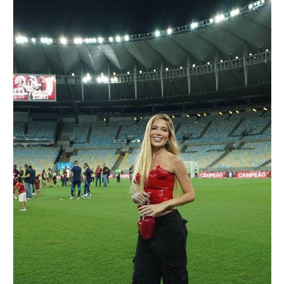 Karoline Lima, mãe da filha de Éder Militão, reagiu após Tainá Costa, atual do jogador, supostamente expor o valor da pensão alimentícia acima de R$ 15 mil